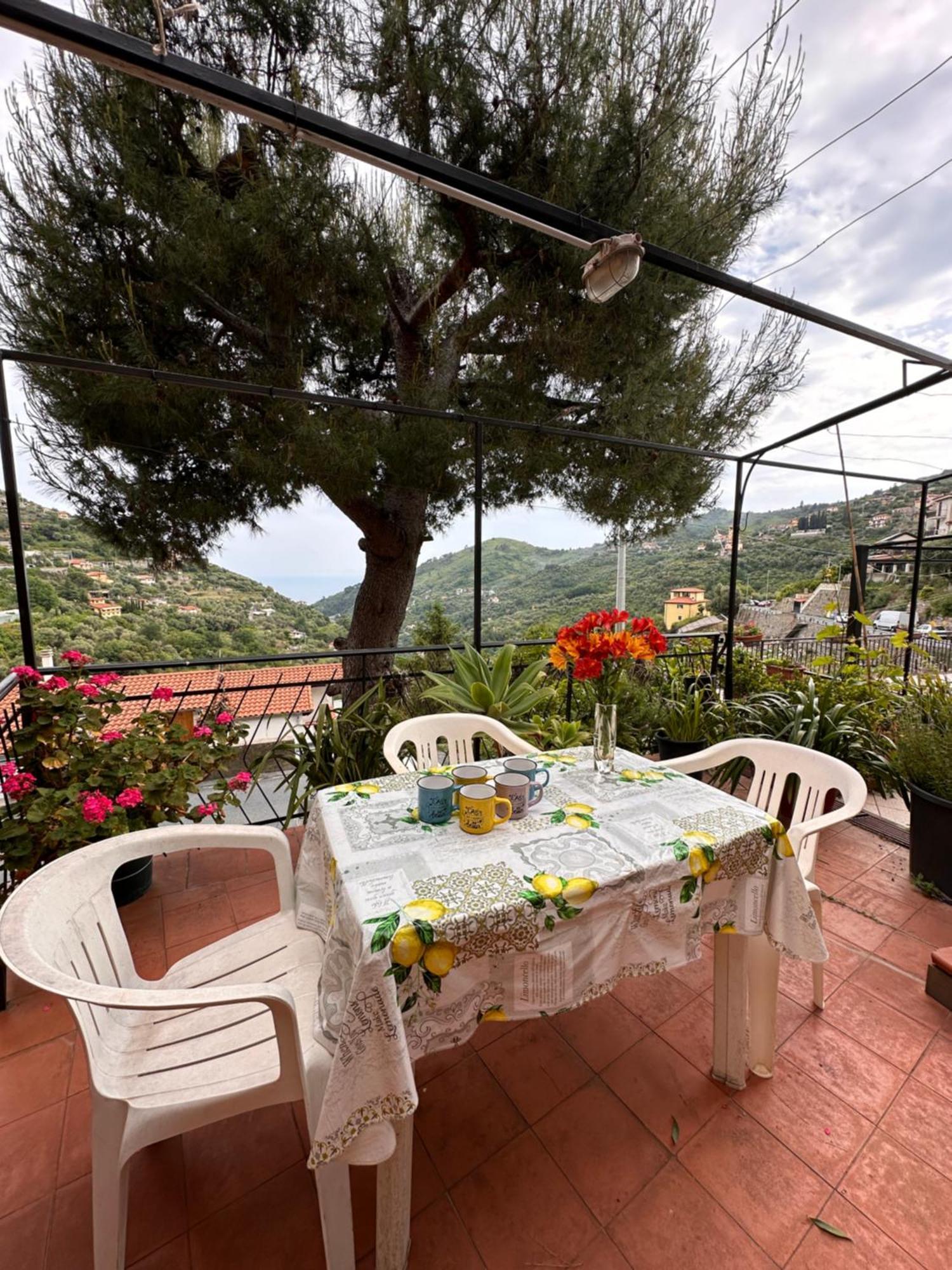 Ferienwohnung Sanremo Mare E Relax - Affittasi "Casa Illiade" Con Parcheggio Libero, Terrazza E Wi-Fi Exterior foto